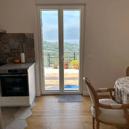 Apartment Sky View, Attico Vicino Roma Montopoli in Sabina