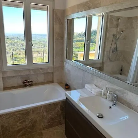 Sky View, Attico Vicino Roma Apartment Montopoli in Sabina