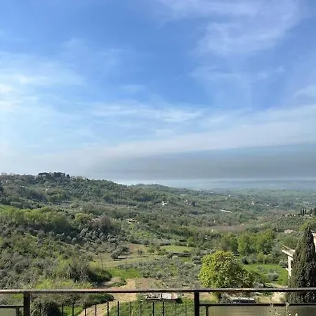 Apartment Sky View, Attico Vicino Roma *